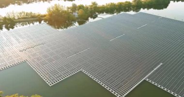 Panorama, su üzerindeki yüzen güneş panellerini alternatif enerjide görüyor
