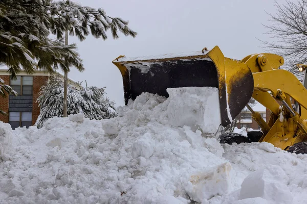 Муниципальное Обслуживание Снегоочистителем Убирающим Снег Дороги После Сильного Снегопада — стоковое фото