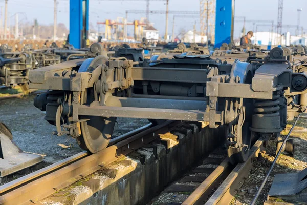 Arbeiten Industrielle Betriebshöfe Mit Reparaturwagen Güterzug Räder Schienen — Stockfoto