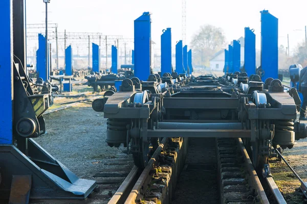 Hlavní Železniční Lokomotiva Depot Průmyslovém Jack Který Zvedá Vůz Vlaku — Stock fotografie