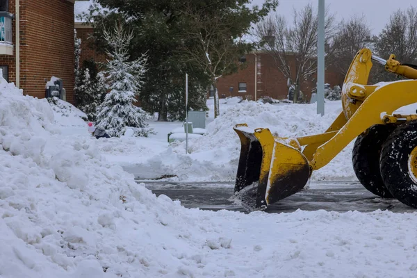 Vehículo Quitanieves Quitando Nieve Carretera Durante Tormenta Nieve Invierno — Foto de Stock