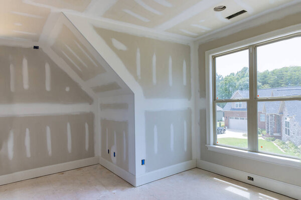 Laid plastering gypsum on the walls and ceiling to drywall seams of ready for paint a newly built house