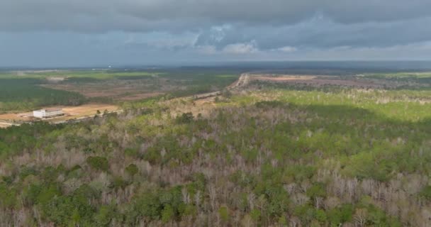 Bovenaanzicht van de snelweg I-10 bij Diamondhead Mississippi — Stockvideo