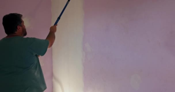 Repair materials with white primer painting walls paint roller — Stockvideo