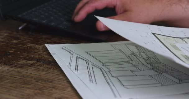 Arsitek bekerja pada model dapur di rumah modern dengan desainer yang berkembang untuk pelanggan — Stok Video