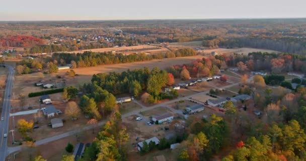 Aerial view of Autumn day on South Carolina small town Boiling Spring street overview in fall — 图库视频影像