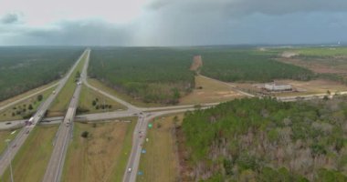 Diamondhead kasabası Mississippi yakınlarındaki I-10 otobanındaki güzel otobanın havadan görünüşü