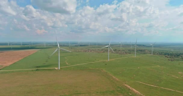 Texas parques eólicos no oeste do Texas — Vídeo de Stock