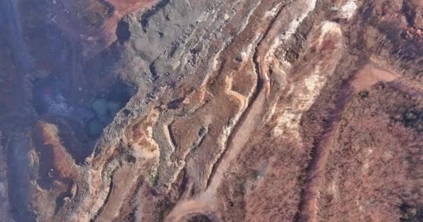 Air view of a panoramic view of the extraction of stone in the quarry — Stockvideo