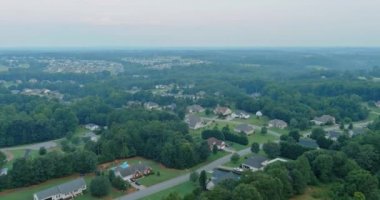 Güney Carolina Kaynayan Bahar 'da küçük bir kasabanın havadan görünüşü