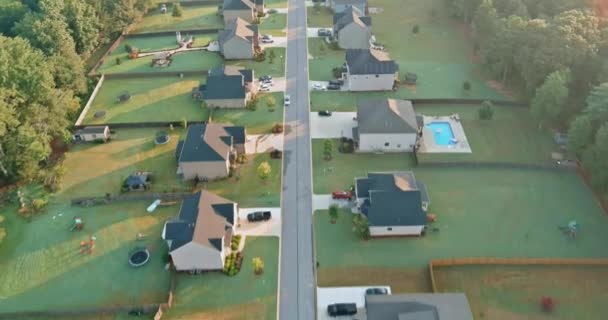 Aerial view of a small town in countryside scenic seasonal landscape from above in Boiling Spring South Carolina — Stockvideo