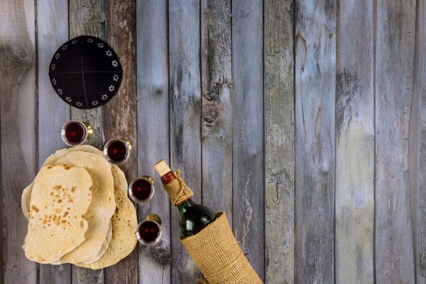 Judisk Pesach Attribut Kompositionen Fyra Kopp Vin Och Påsk Matsa — Stockfoto