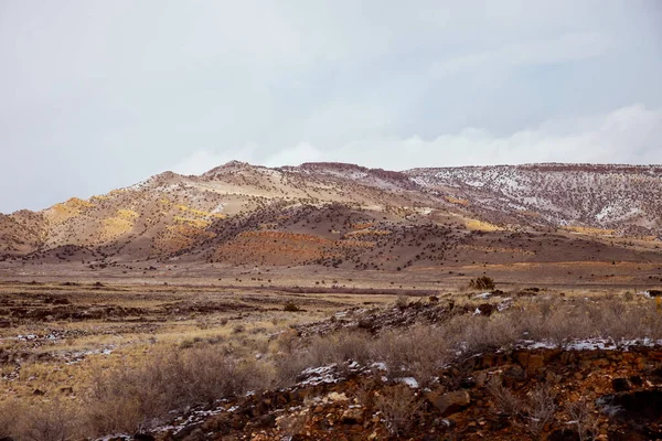 Góra Śniegiem Pokrytym Pustynnymi Skałami Zimą Nowy Meksyk Usa — Zdjęcie stockowe