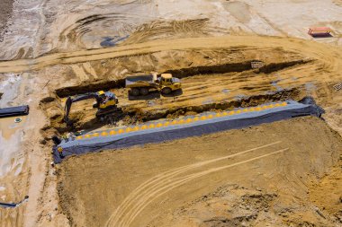 Ticari yapı için çevre dostu yeraltı yağmur suyu çözeltileri odası inşa edin.