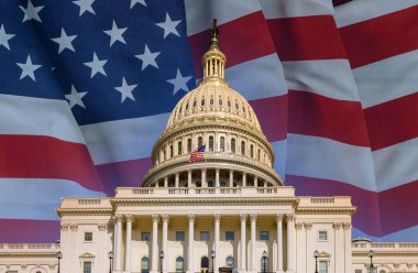 Washington DC Kongre Binası. Amerikan bayrağı sallayan Amerikan Kongre Binası.