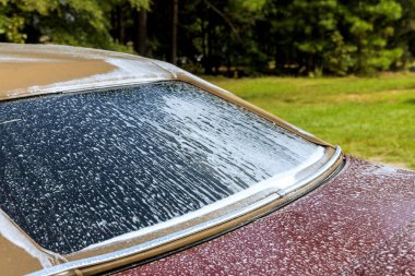 Jet-Yıkama 'da arabayı basınç makinesiyle temizlemenin ayrıntıları.