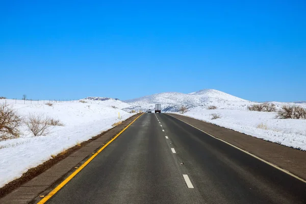 Paisaje Valle Después Una Tormenta Nieve Árboles Bosque Nevado Carretera — Foto de Stock