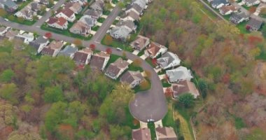 Monroe 'da hava manzaralı güzel küçük yeşil kasaba New Jersey mevsimlik Amerikan manzarası