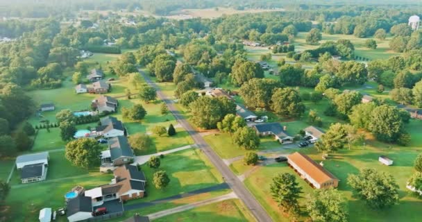Aerial over top view beautiful small green town in Boiling Spring South Carolina seasonal landscape — Αρχείο Βίντεο
