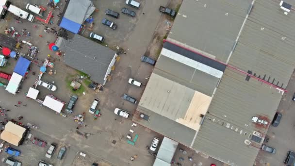 Weekend flea market on the street aerial top view in Englishtown New Jersey US — Stock Video