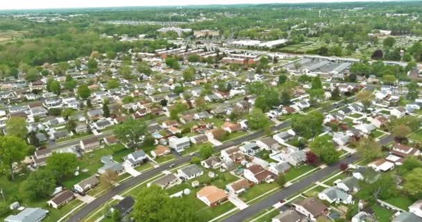 Aerial over top view seasonal American landscape beautiful small green town in Bensalem Pennsylvania USA — Stockvideo