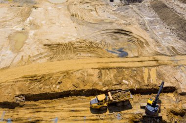 Apartman binaları olan yeni yerleşim bölgesinin hazırlık süreci görüntüsünde inşaat çalışmalarına ilişkin hava manzarası