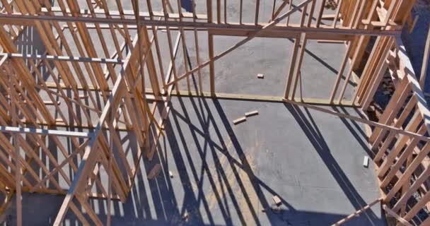 Timber frame house stick built home under construction new build with wooden truss, beam framework — Vídeo de Stock
