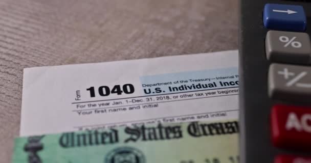 IRS form 1040 with individual income tax return of Stimulus economic tax return check — Αρχείο Βίντεο