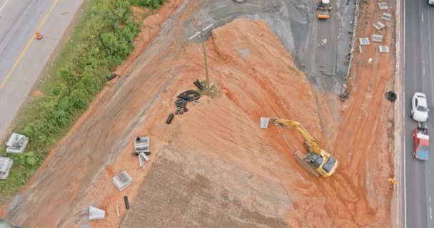 Overhead view of under construction works in highways of a 85 interchange freeway — Wideo stockowe