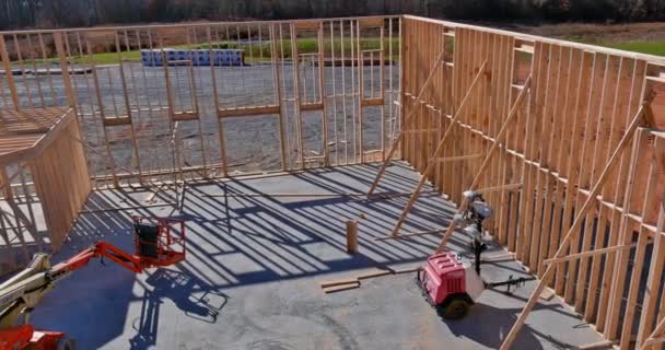 Rámcový trám nového domu ve výstavbě domácí rámování — Stock video