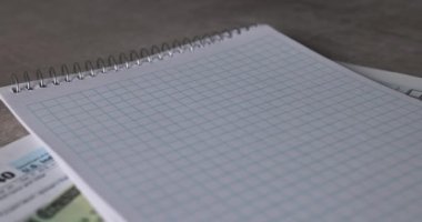 Hazırlık başvurusu 1040 U.S. Bireysel Gelir Vergisi İade Stimulus ekonomik vergi iadesi kontrolü spiral not defteriyle