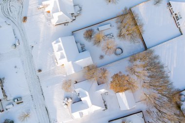 Güney Carolina 'da kış mevsiminde bir Kaynayan Springs kasabasının karlı sokaklarında karlı bir kış.