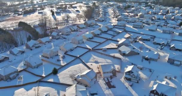 Kaynayan Springs 'in harika hava manzarası. Kasabanın küçük kasabası. Güney Carolina' da kar yağışı sonrası sert kış havası var. — Stok video