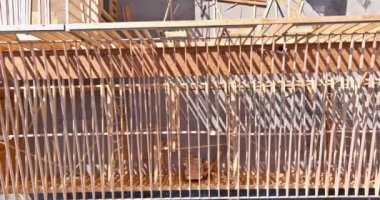 Yeni evin çerçeve kirişinin inşaatı ev çerçevesi