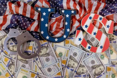 Amerika 'nın emlak ekonomisine yönelik ekonomik yaptırım düzenlemelerinde ABD doları banknotları Yargıç Tokmak