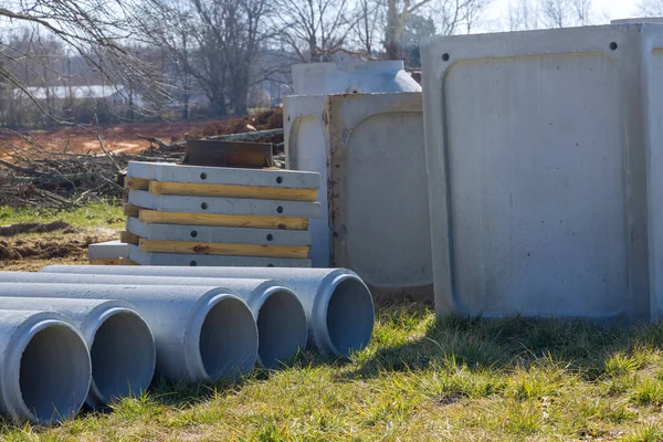 Kanalisationsrohre Während Sanitärbaustelle Boden Gestapelt — Stockfoto