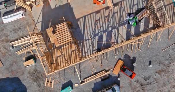 Fragment of a new home under construction wood framing beams — Vídeo de Stock