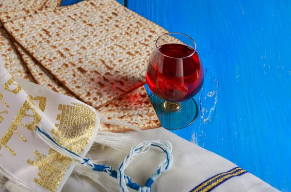 Matzoh Żydowskie Wakacje Czerwone Kieliszki Koszerne Wino Macy Pascha Haggadah — Zdjęcie stockowe