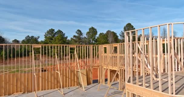 Builders take wood building complex sticking framing wooden beams — Stock Video