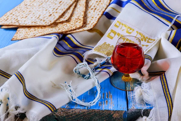 Matza Passover Copo Kosher Vinho Com Judaísmo Feriado Judaico Religioso — Fotografia de Stock