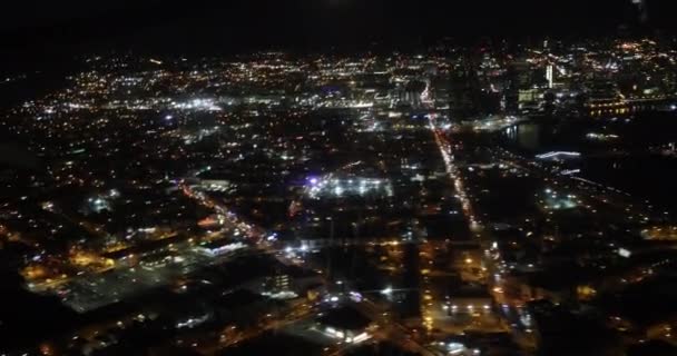 Schöne Luftaufnahme der Stadt Newark, Amerika, bei Nacht — Stockvideo
