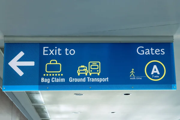Международный Аэропорт Знак Выхода Наземный Транспорт Багаж Претензии Ворота Внутреннем — стоковое фото