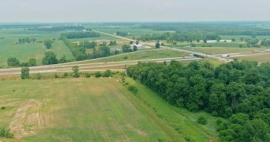 Yükseklik İHA 'sından otoyol kavşağının panorama hava görüntüsü