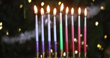 Hanuka 'lı İbranice Menorah bayram yahudilerinin geleneksel sembolüdür.