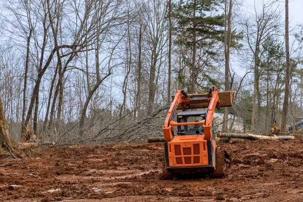 Excavadora Desarraigando Árboles Tierra Excavadora Limpiando Tierra Árboles Raíces Ramas —  Fotos de Stock