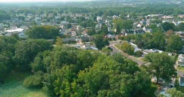 Αεροφωτογραφία της αμερικανικής μοντέρνα σπίτια στην περιοχή αστική ανάπτυξη σε Sayreville New Jersey US — Αρχείο Βίντεο