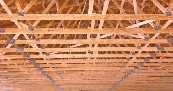 Roofing wooden construction framing new residential home against a standard timber framed — Stock Video