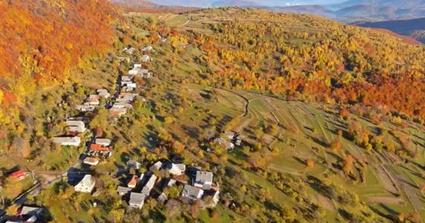 Blick auf das Tal Dorflandschaft der Berge Herbst Karpaten Ukraine — Stockvideo