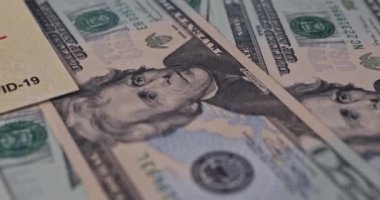Stimulus anlaşması, 7200 dolar peşin ödeme formunda ABD dolar nakit banknotunu içeren bireysel çekleri içeriyor.