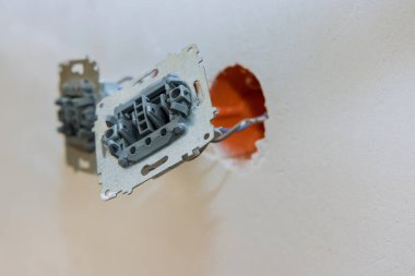 Bağlı elektrik düğmeleri, ev kablolarından kablolar